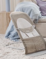 Little Pea BabyBjorn Bouncer Balance Soft-grey-beige-white-mesh_lgf_lifestyle